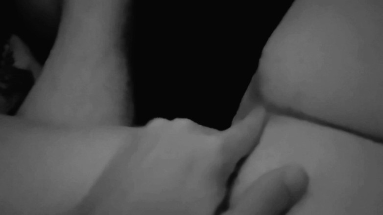 Misses Dickinson and Roughael: Киску моей возбужденной жены шлепнули