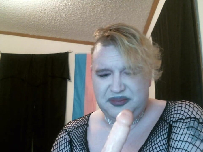 Roxxie rae page: अचानक लंड चूसने का अभ्यास