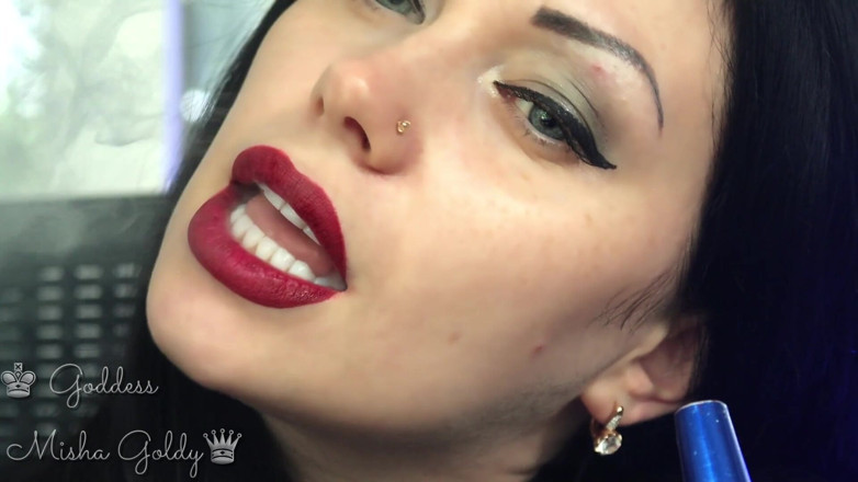 Goddess Misha Goldy: Kom klaar op mijn grote lippen en hoerrook!