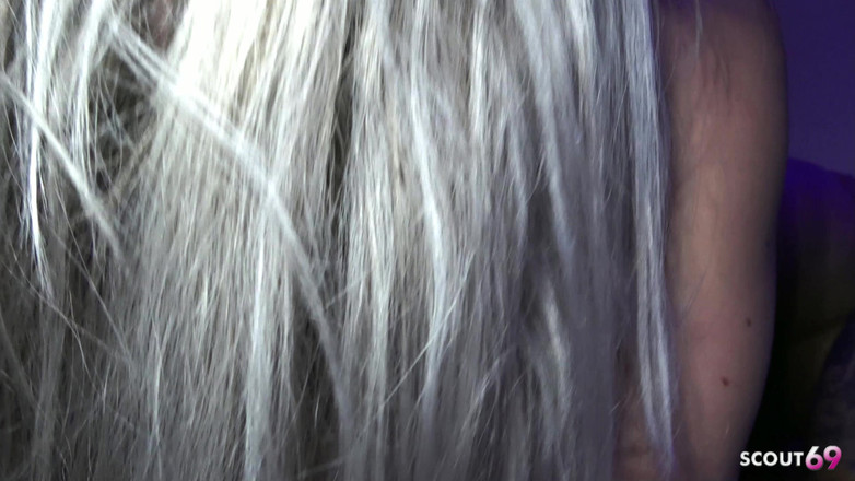 Scout69: Una teen tedesca bionda di 18 anni con tette piccole viene...