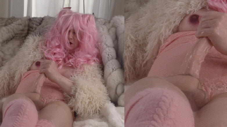 Trans fur bitch: 赤毛のトランスファーの女が大量に射精する
