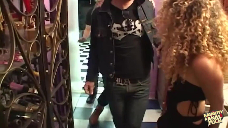 Naughty anal fuck: Sapık sarışın ve kızıl saçlı derin döllemeler ve kalın yüze...