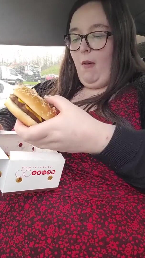 SSBBWLadyBrads: I love stuffing this belly with BK