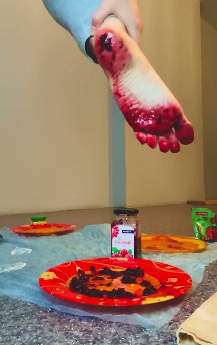 VikkiGeorgia: Food Foot Play