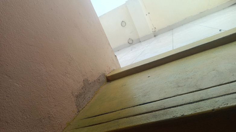 Inba: Escadas romance dona de casa