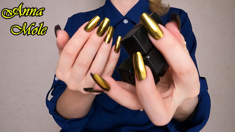 Anna Mole: 双手恋物癖金色美甲