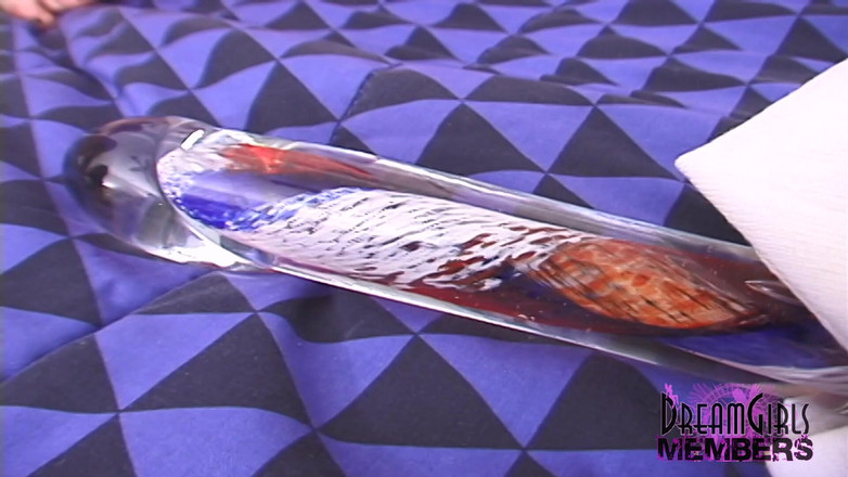 Dream Girls: Горячая девушка присоединяется, чтобы сделать праздник траха полностью девушки в тройничке