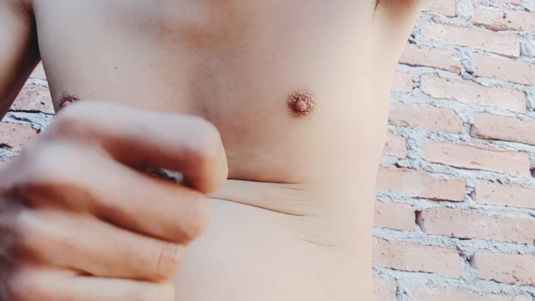 WolfGV: Cậu bé dễ thương thủ dâm ngoài trời