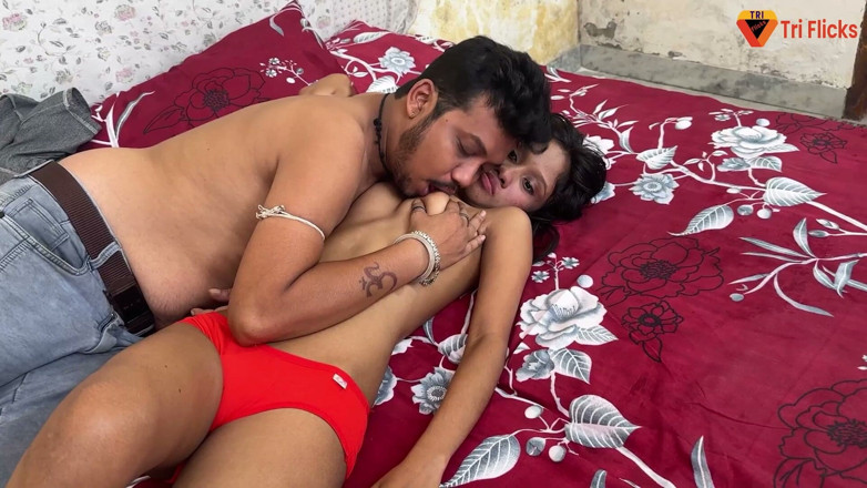 Triflicks: Maa Gayai Thy Bahar to Sautele Pita Nai Apni Beti...
