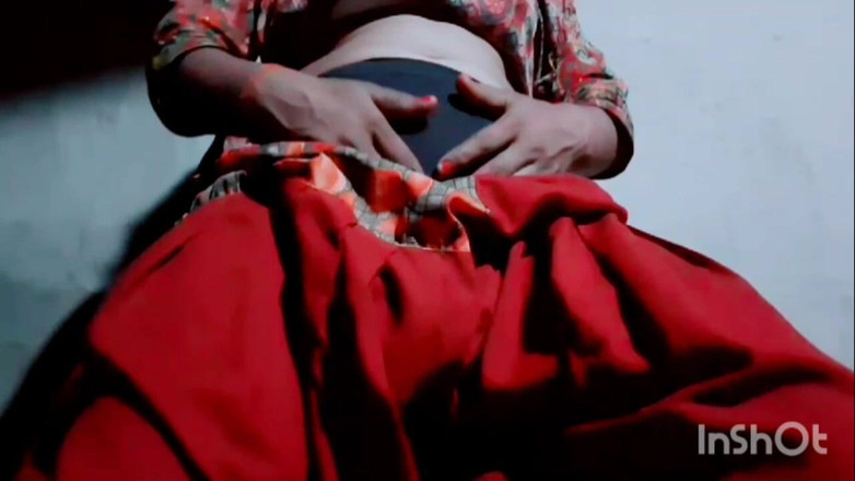 TricolorMusic3: Zatímco si mačká prsa přes oblečení, postupně se velmi vzrušuje...