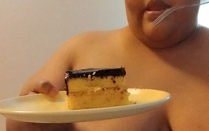 Jessica pigslut: Fet gris slampa älskar att leka med sin mat