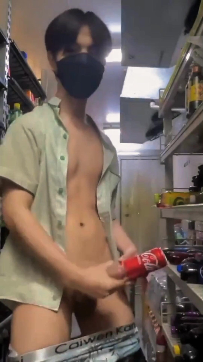 Louswee: Mitternachtsversuchung im Mini-Markt