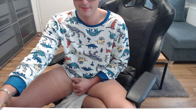 Twinkboy82: Chico lindo alemán se masturba dos veces en livecam y...