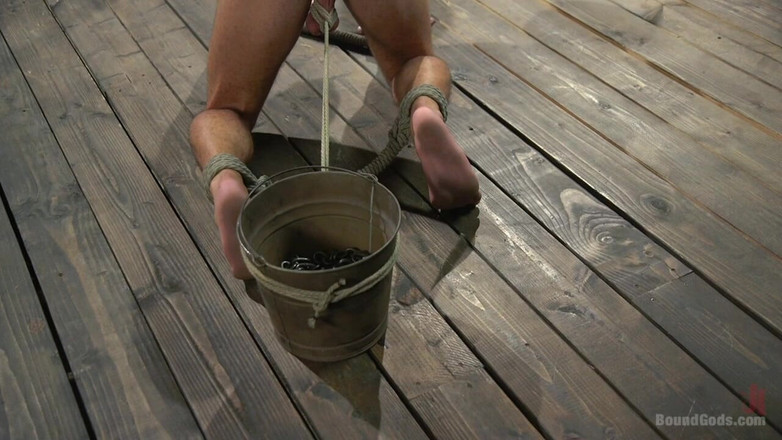 Bound gods: La sumisa de bronce Ian Greene es follada y follada...