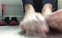 Hunky time: Laundry - Nails , toes and feet demonstration, spitting domination