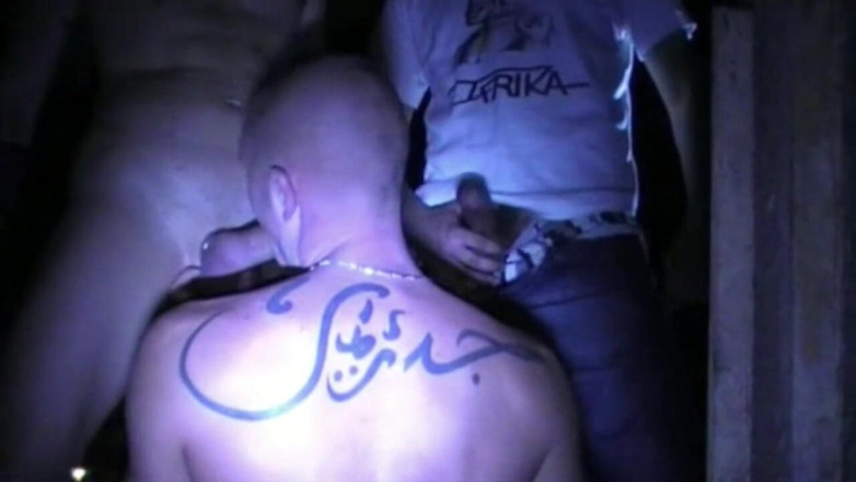 ARAB FUCKERS WITH HUGE COCKS: Younes fode dby em linha reta árabe em porão discreto