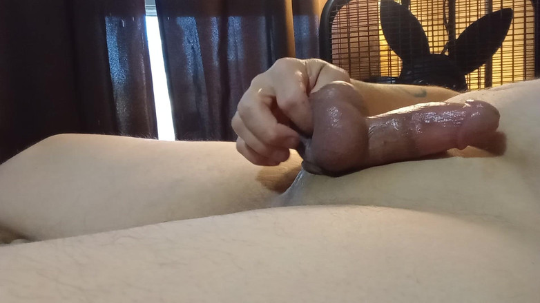 Mofarmer92: Un grosso cazzo si sega da solo