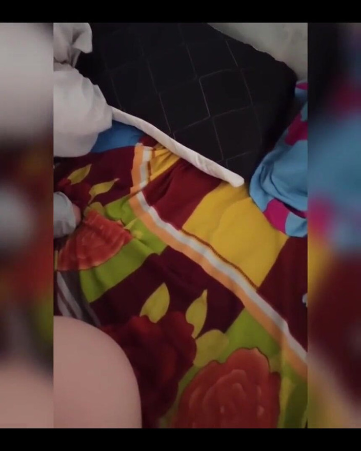 GBadBoyOfficial: Komşum evde yalnız kalıyor çünkü kocası tatile gidiyor ve onu sikme...