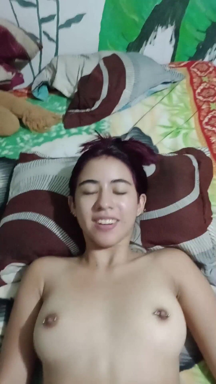 bitchsultry: Моя сводная сестра позволяет мне трахнуть ее тугую киску, пока наших родителей нет дома