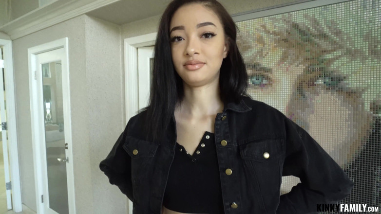 Kinky Family: Fucking stepsis before a party