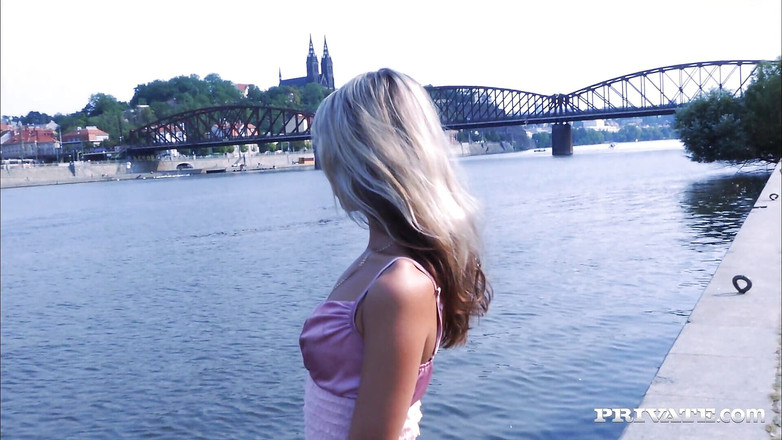 Private.com: PRIVATE сексуальная Gina становится грязной во время отпуска