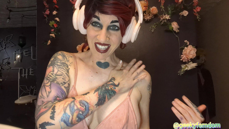 Geeky Femdom: Futa Gamer Girl