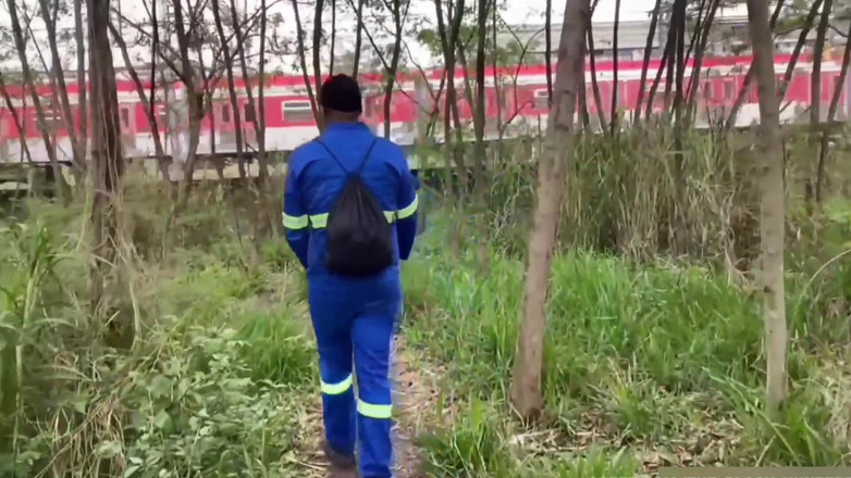 TheBlacKHunterr: L'operaio è passato vicino al parco e ha preso un