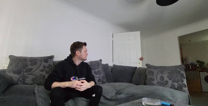 Twotwinkhusbands: Chlapci, kteří jsou přistiženi při kouření, jsou ohnuti přes koleno