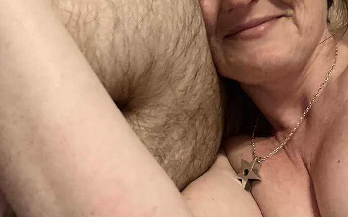 MistressWriggler: У Мене Великий В'ялий Живіт? Ти Можеш Бути Моїм Блаженством! Моя Країна Мрії Може Бути Нудною Для Вас