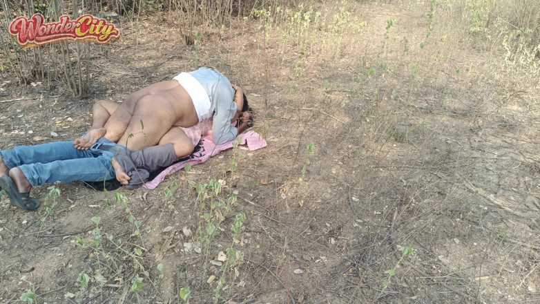 Pushpa studio: Fantastico sesso all'aperto