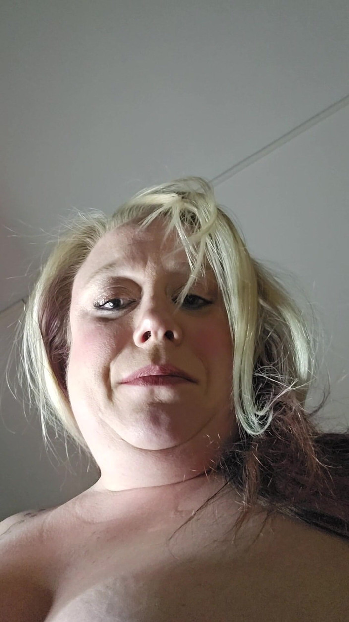 Jenn_sexxii: Pov ngentot ibu tiri paling hot yang pernah kamu kenal