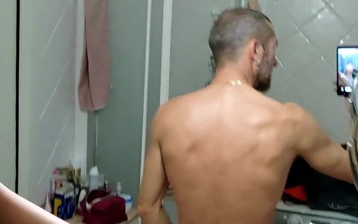 Boy jerking off: Время для отдыха в ванной