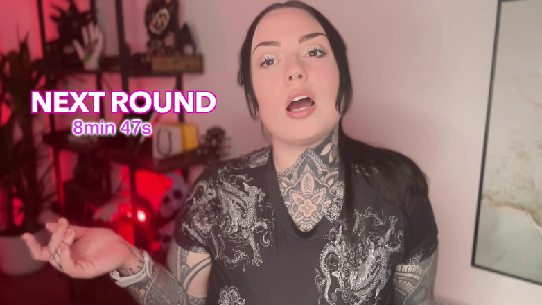 Miss Valentina: Fantasi-Ancaman Interaktif