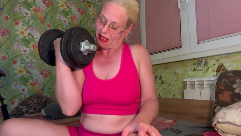 Putarankahotmilf: Dumbbell Lift, Bitseps fetisch, Betteln um sperma