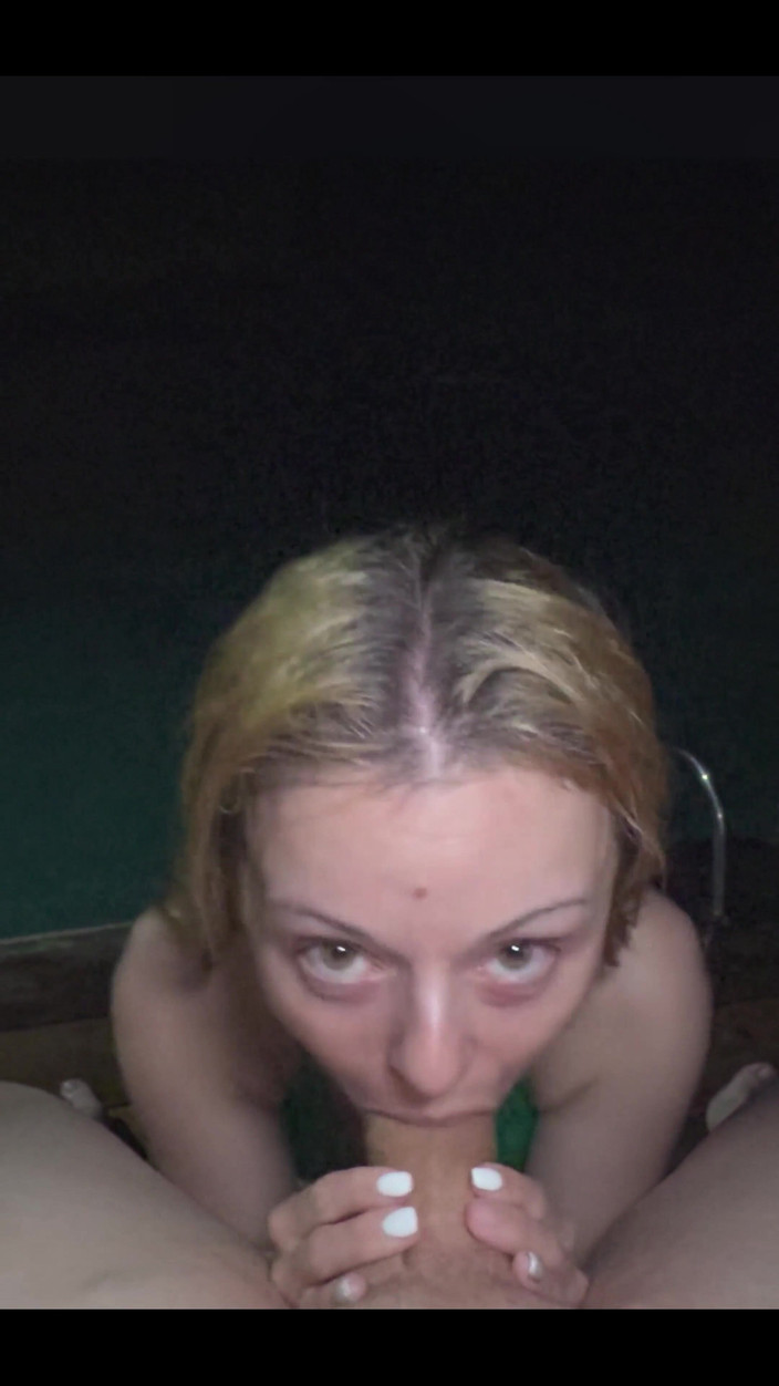 RMhardCo: Пізно вночі на пляжі швидкий мінет і великий камшот на обличчя