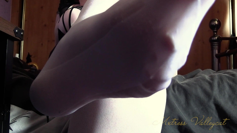 Mxtress Valleycat: Silken kousensrik