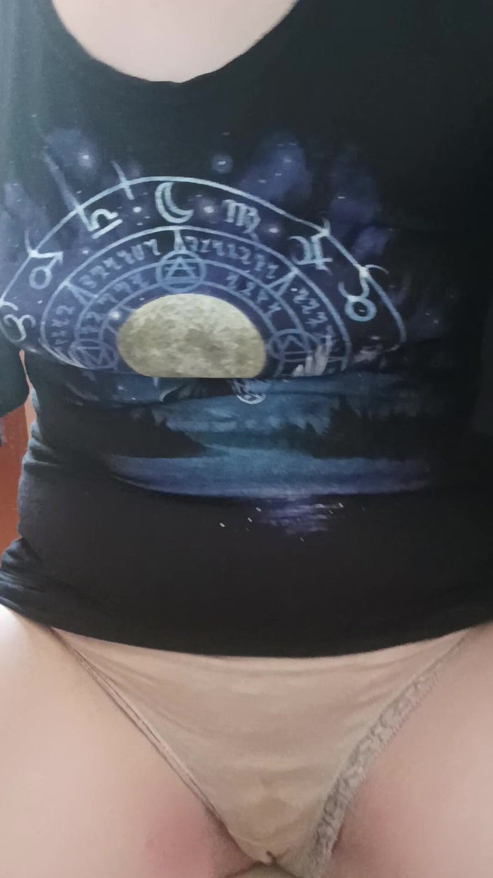 vuana: 자지를 빨기 전에 젖은 보지를 보여주는 쇼인프