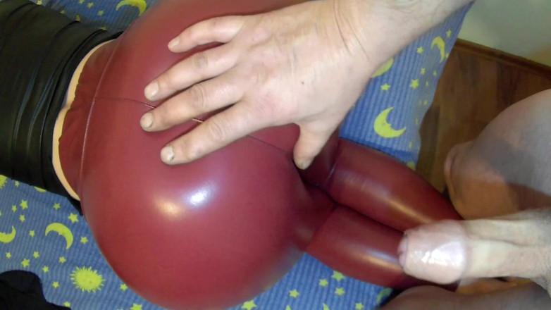 Leather Addict: Velký výstřik na těsné kožené kalhoty