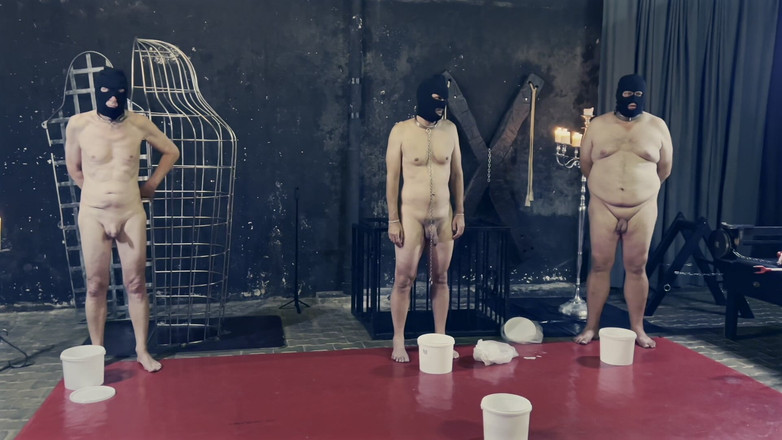 Mistress April: Dominatrice padrona aprile - tre schiavi con una frusta!