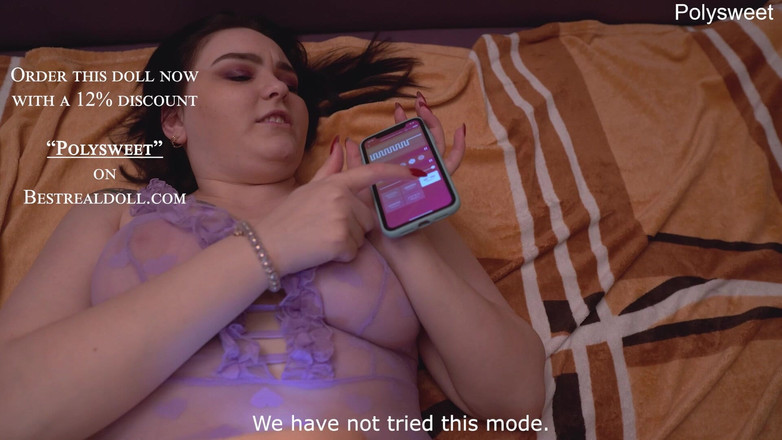 Polly Sweet: Cunnilingus 후, 베스트리얼돌과 쓰리섬 섹스 서프라이즈에 초대된 소녀