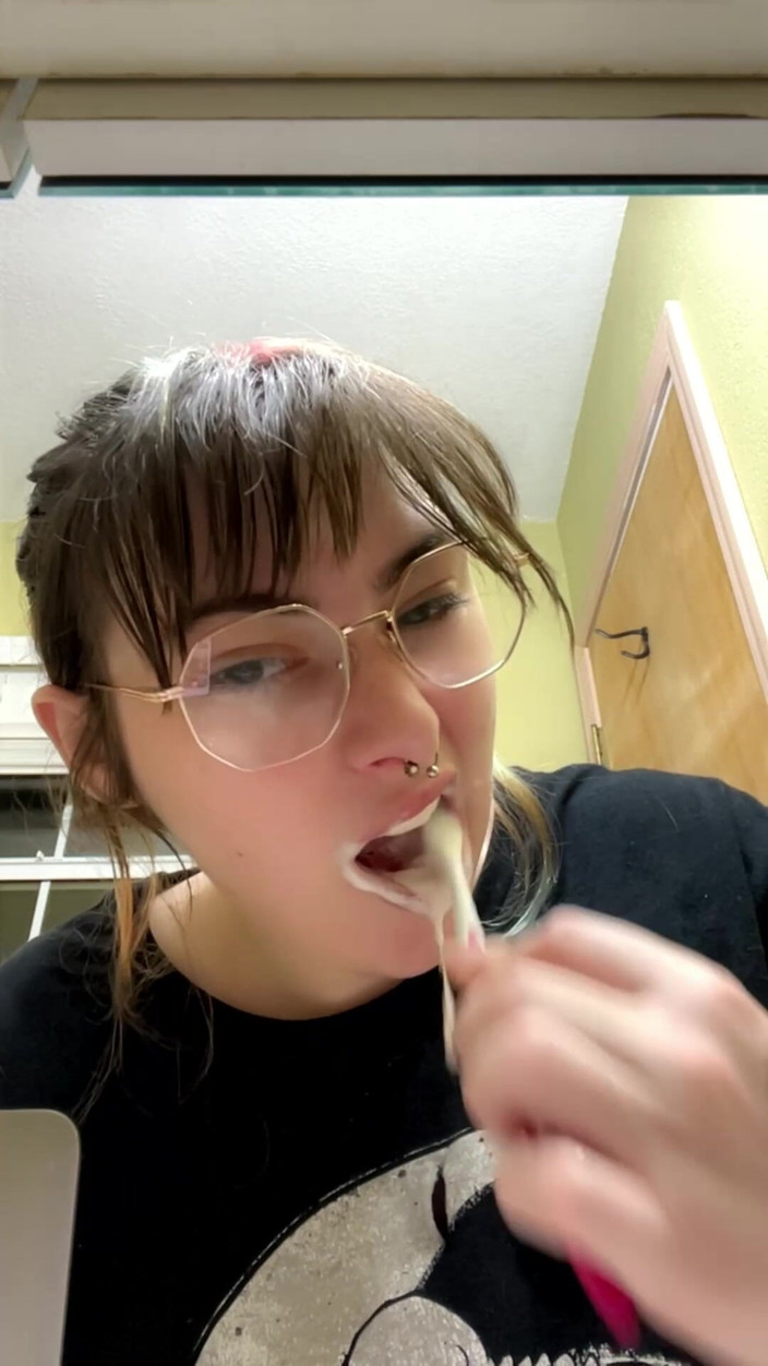 Mushroombitchx: Mi lavando i denti