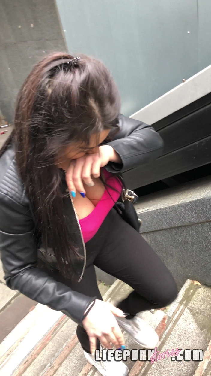 Life Porn Stories: 인생 포르노 이야기 9 - 이 젖탱이 사이에 자지를 주차하는 2부 - 스트리트 걸레 스타일!