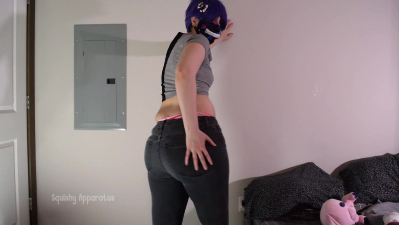 Squishy Apparatus: Cliching dildo tra le mie grandi chiappe
