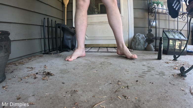 Mr Dimples: Pieprzę się na zewnątrz z moim dildo BBC!