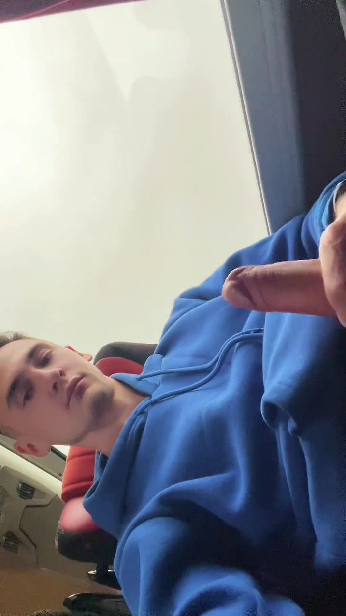 Nick Lewis: 在公共场合撸管