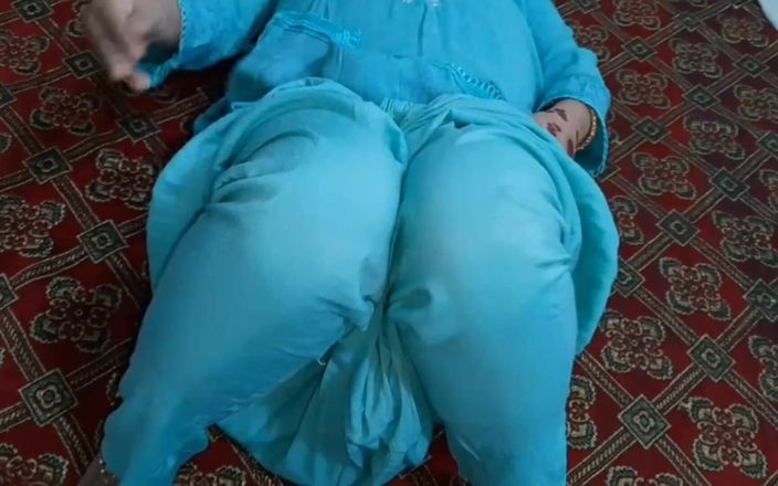 QueenbeautyQB: Desi Bhabhi Gave Me a Chance to Fuck Her Alone