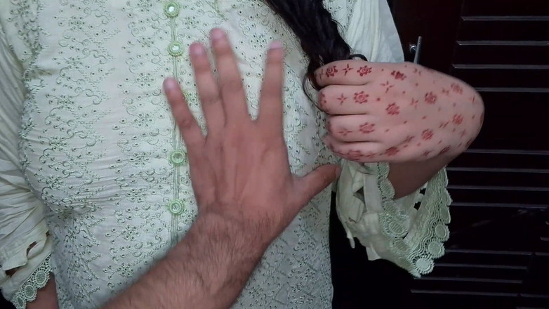 QueenbeautyQB: La mamma indiana paffuta viene scopata di sorpresa