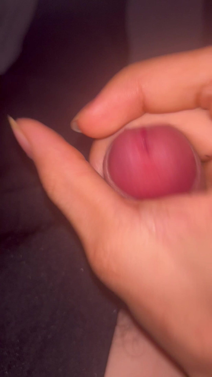 Quan Vietnam 18: Uzun yorucu bir toplantıyı yeni bitirdim ve yatakta uzanıp mastürbasyon...