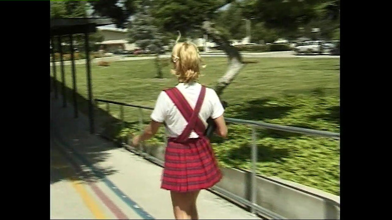 Heatwave Porn: Kelly The Coed，第3部分