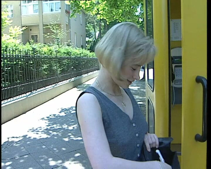 YOUR FIRST PORN: Jessy Fingert bis Zum Happy End - Jessy手指直到她有一个幸福的结局